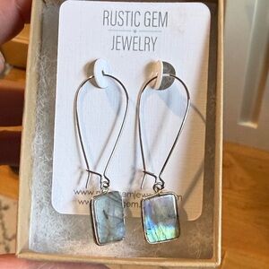 NWT Rustic Gem, Silver Labradorite Drop Earings. Beautifully Simple.